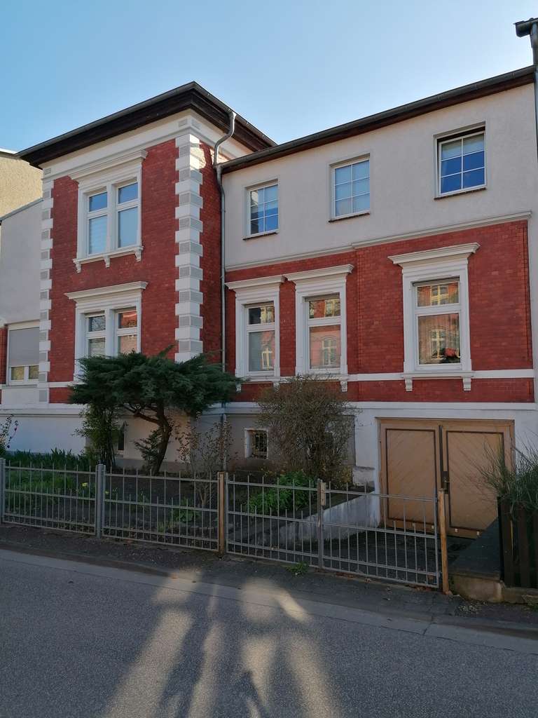 Immobilie in Haldensleben - Großzügiges Haus mit 10 Zimmern und Garage in Haldensleben - Bild 0