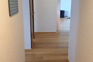 Großzügige 3-Zimmerwohnung mit Parkettboden und Einbauküche in Köln Westhoven – Die vollständige Adresse der Immobilie erhältst du vom Anbieter., 51149 Westhoven, Köln – Vorschaubild 4