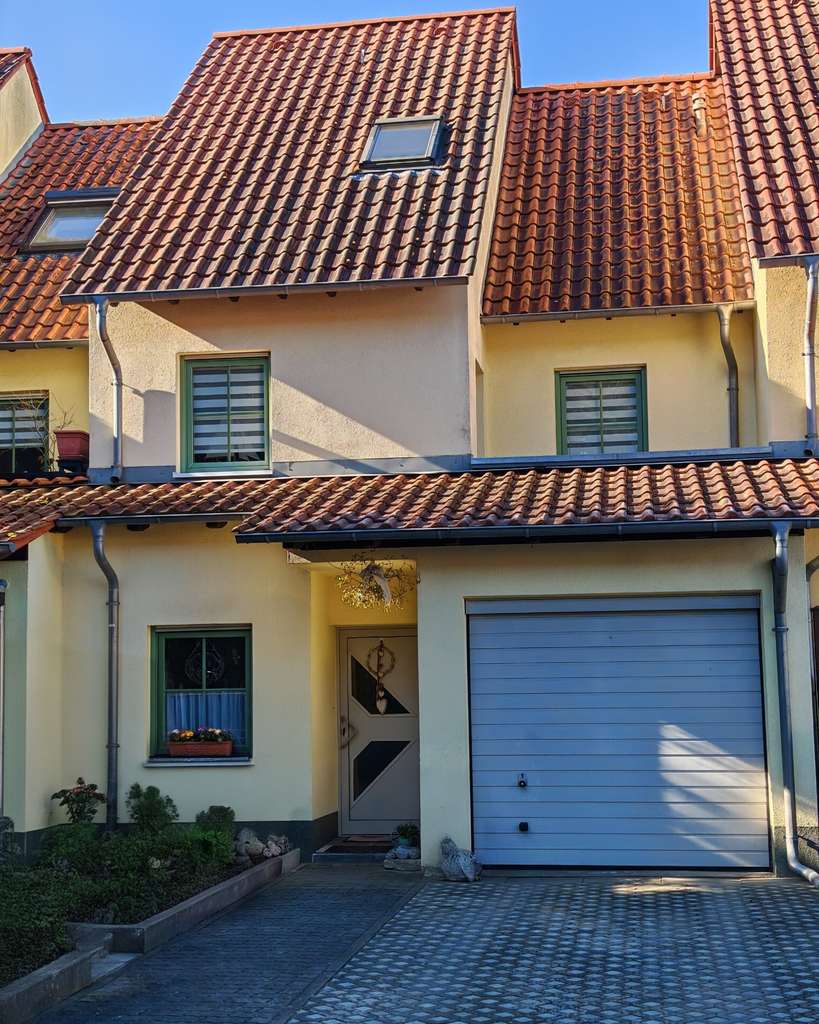 Immobilie in Cottbus - Chóśebuz - Schönes Reihenhaus mit Garage und Einbauküche in Cottbus-Sielow zu verkaufen! - Bild 0