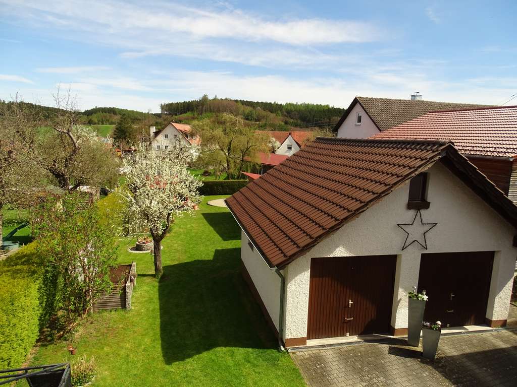 Immobilie in Krumbach (Schwaben) - EINZIEHEN & GENIESSEN! EFH MIT DOPPELGARAGE, TERRASSE u. SCHÖNEM GARTEN IN ATTENHAUSEN! - Bild 3