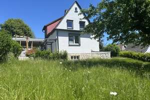 Charmanter Klassiker - 110 m² EFH
mit Garten und Carport in Weitramsdorf! – Die vollständige Adresse der Immobilie erhältst du vom Anbieter., 96479 Weitramsdorf – Vorschaubild 1