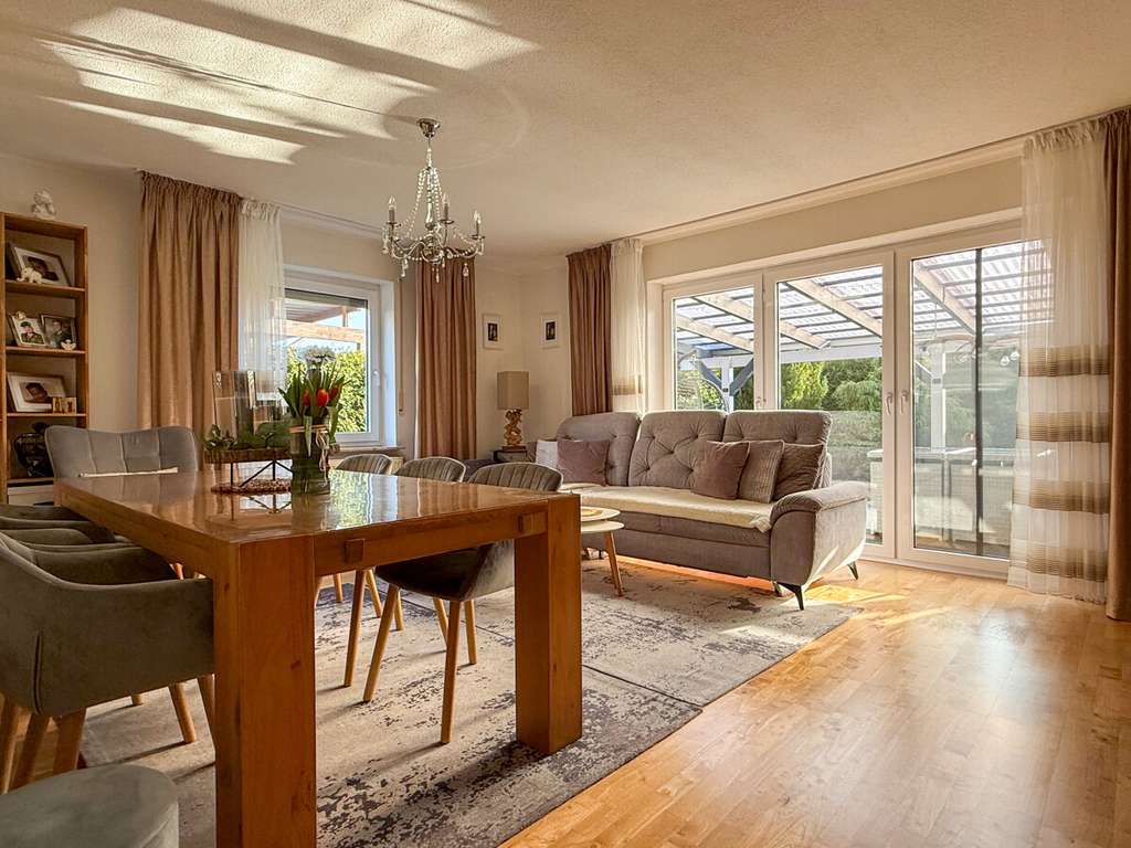 Immobilie in Marienhafe - Flexibles Wohnen: Ein-/Zweifamilienhaus mit bis zu 5 Schlafzimmern und Südterrasse - Bild 3