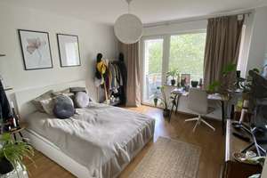 4 ZKB, 3 Balkone, EBK - NUR für WGs ab 01.10. / 15.10.