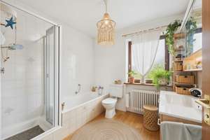 REIHENECKHAUS MIT CHARME, GARTEN, DOPPELGARAGE & VIEL PLATZ FÜR DIE FAMILIE IN GILCHING  – Die vollständige Adresse der Immobilie erhältst du vom Anbieter., 82205 Gilching – Vorschaubild 16