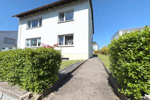 Charmantes Zweifamilienhaus mit traumhaftem Garten & vielseitigem Potenzial in beliebter Wohnlage vo – Die vollständige Adresse der Immobilie erhältst du vom Anbieter., 35274 Kirchhain – Vorschaubild 2