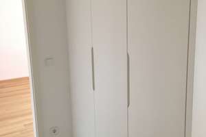 Sehr helle 2-Zimmer-Wohnung mit 2 Loggien, Einbauküche & TG, frei ab 1.09 – Konrad-Celtis-Straße 91, 81369 Mittersendling, München – Vorschaubild 9