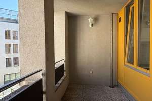 WBS-pflichtiges Familien-Apartment mit Balkon und Wannenbad - ohne Aufzug! – Janusz-Korczak-Straße 18, 12627 Hellersdorf, Berlin – Vorschaubild 2
