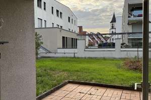 Erstbezug nach Renovierung: 3,5 Zimmer, große Terrasse, neue Küche & TG-Stellplatz