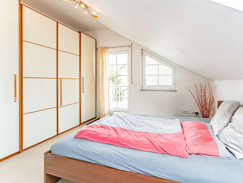 Immobilie in Hallbergmoos - Hallbergmoos - Großzügiges Familienanwesen mit erholsamer Sonnenterrasse - Bild 0