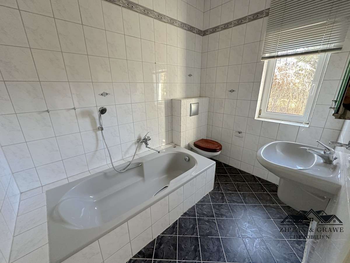 Immobilie in Pruchten - Charmantes Einfamilienhaus mit großem Garten und separatem Dachgeschoss in begehrter Lage - Bild 2