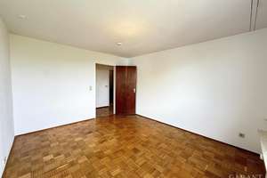Zentral gelegene 2 Zimmer-Wohnung mit renoviertem Bad und Balkon in Neu-Ulm – Die vollständige Adresse der Immobilie erhältst du vom Anbieter., 89231 Neu-Ulm – Vorschaubild 6