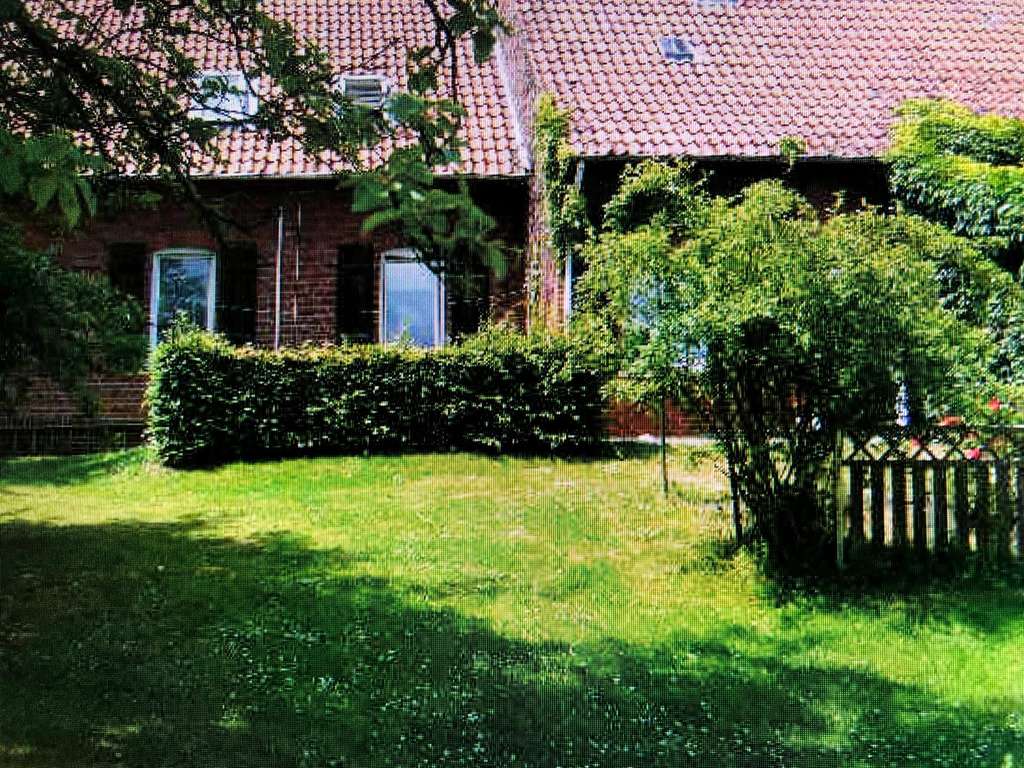 Immobilie in Niedernwöhren - Großzügiges Zweifamilienhaus mit großem Grundstück und Ausbaureserve in Niedernwöhren - Bild 3