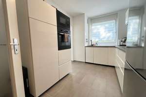 Wohnen im Grünen: helle 3 Zimmer + Süd-West-Balkon, kompakter Schnitt, neues Bad, Gäste-WC, Aufzug – Alteburger Straße 294, 50968 Bayenthal, Köln – Vorschaubild 4