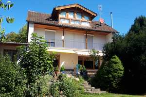 Freistehendes Einfamilienhaus mit großem Garten, 3 Garagen, Carport in Knittlingen (Stadt) – Enzkreis – Vorschaubild 1
