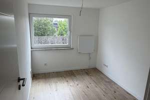 Komplett sanierte Dachgeschosswohnung in optimaler Lage von Gelsenkirchen – Waldemarstr. 4, 45881 Schalke, Gelsenkirchen – Vorschaubild 2