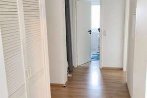 BIETERVERFAHREN: Barrierefreie und helle 2 Zi- Wohnung mit 2 Balkonen und Tiefgaragenplatz – 60528 Niederrad, Frankfurt am Main – Vorschaubild 4