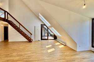 Lichtdurchflutete  Dachgeschoss-Maisonette-Galerie-Wohnung mit 5 Zimmer, Loggia, 3 Bäder und Kamin – Robert-Stolz-Str. 15, 40470 Mörsenbroich, Düsseldorf – Vorschaubild 4
