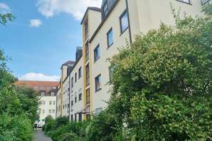 RUHIG UND MITTEN IM GRÜNEN GELEGENES IDYLL - MIT GROSSEM SONNENBALKON! – Die vollständige Adresse der Immobilie erhältst du vom Anbieter., 1157 Cotta (Stadtteil), Dresden – Vorschaubild 3