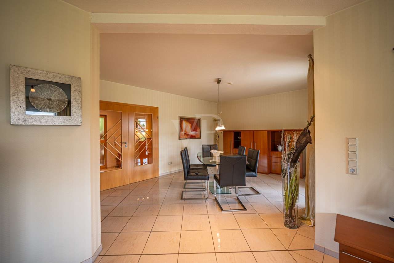 Immobilie in Berod bei Wallmerod - Großzügiges Ein-/Zweifamilienhaus in wunderschönem Wohngebiet – flexibel nutzbar und sofort bezugsbe - Bild 1