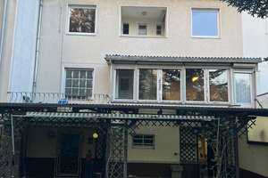 An der Pferderennbahn ! Dachgeschoßwohnung mit Dachboden in einem 3-Parteienhaus ! Provisionsfrei – Niehler Straße 432, 50735 Niehl, Köln – Vorschaubild 2