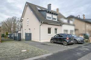 Viel Platz zum Leben & Arbeiten – Großzügiges Zweifamilienhaus mit großem Garten