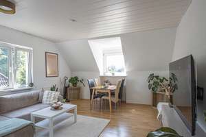 Moderne 3-Zimmer-DG-Wohnung inklusive Einbauküche in ruhiger Lage