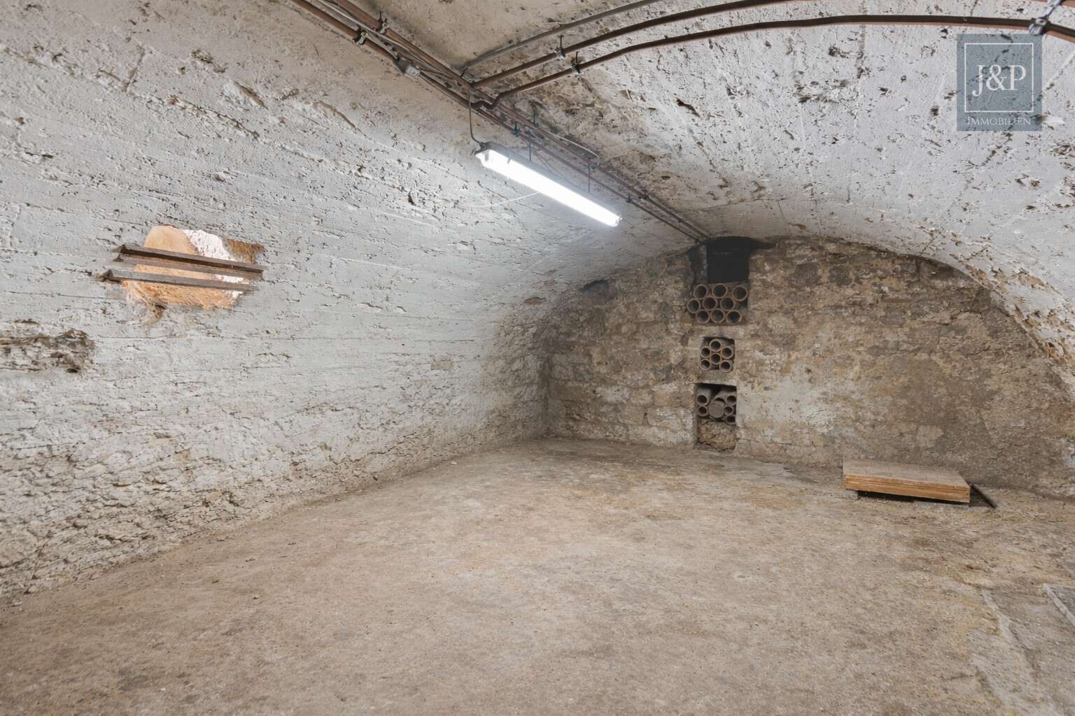 Immobilie in Bruchköbel - Zentral & vielseitig: Großes Fachwerkhaus mit Einliegerwohnung und Nebengebäuden! - Bild 5