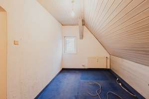 GROßZÜGIGE DOPPELHAUSHÄLFTE MIT SANIERUNGSBEDARF IN FAMILIENFREUNDLICHER NACHBARSCHAFT ! – Die vollständige Adresse der Immobilie erhältst du vom Anbieter., 81375 Neuhadern, München – Vorschaubild 9