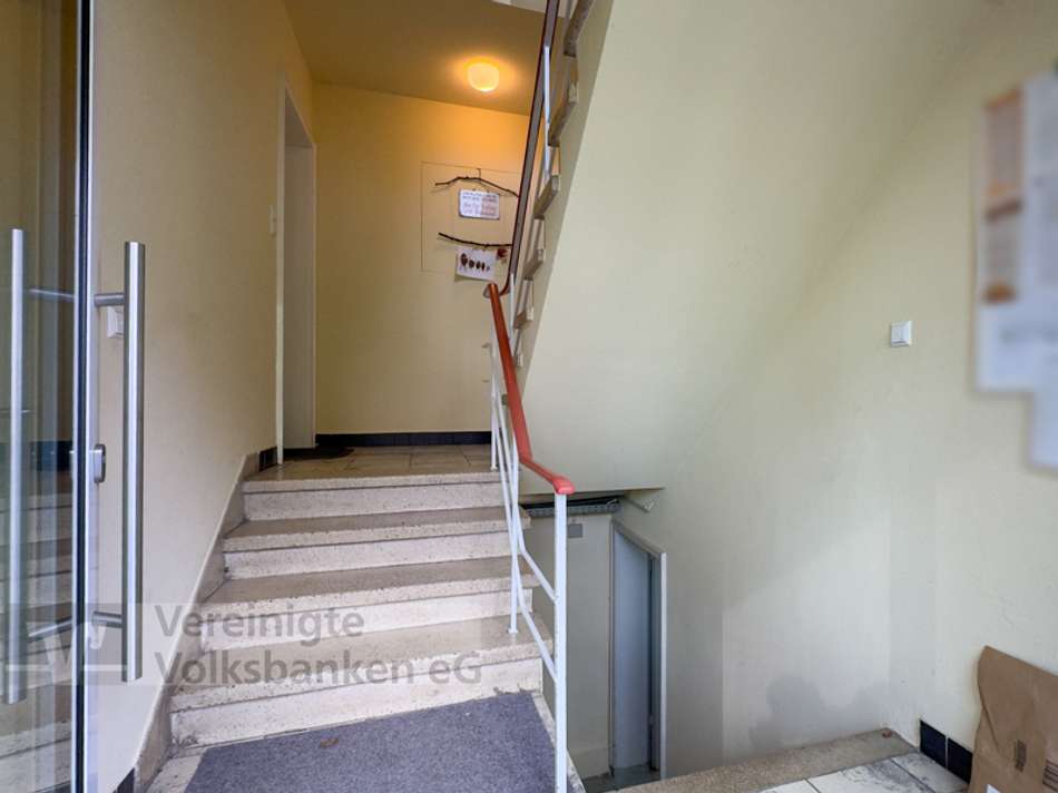 Eingang-Treppenhaus