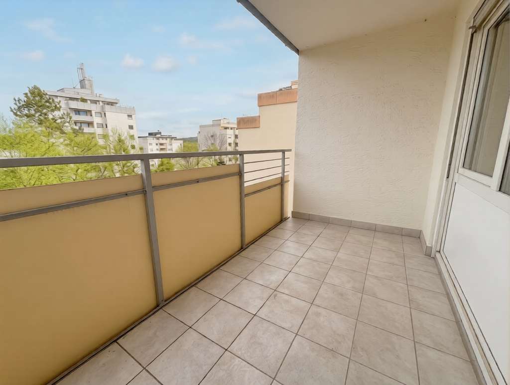Immobilie in Leonberg - Frisch renovierte 1,5-Zimmer-Etagenwohnung mit Balkon und Außenstellplatz in Warmbronn - Bild 3