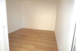 Schnell ANSCHAUEN und EINZIEHEN: Neuer schicker Laminatboden + Fensterbad + gemütlicher Balkon – Carl-von-Ossietzky-Str. 42b, 9126 Lutherviertel, Chemnitz – Vorschaubild 16