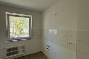 Überzeugen Sie sich selbst: Schöne renovierte 2-Raum Wohnung mit Tageslichtbad + Balkon! – Im Westerbruch 73, 45327 Katernberg, Essen – Vorschaubild 4