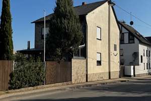 Einfamilienhaus mit kleinem Garten, Carport, Keller und Kamin in Miesenheim – Die vollständige Adresse der Immobilie erhältst du vom Anbieter., 56626 Andernach – Vorschaubild 1