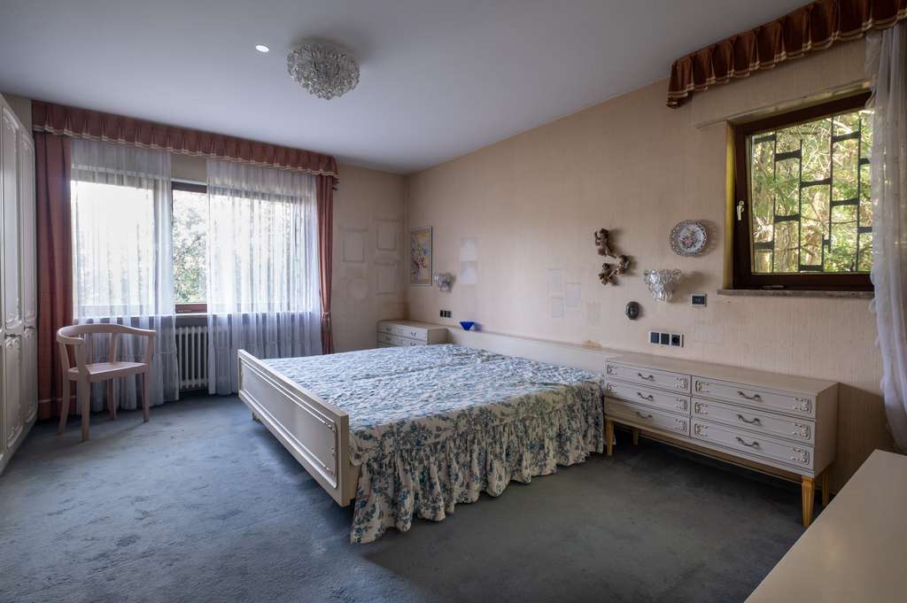 Immobilie in Niefern-Öschelbronn - Großzügiges Architektenhaus mit 10 Zimmern in Niefern-Öschelbronn in Panoramalage. - Bild 4