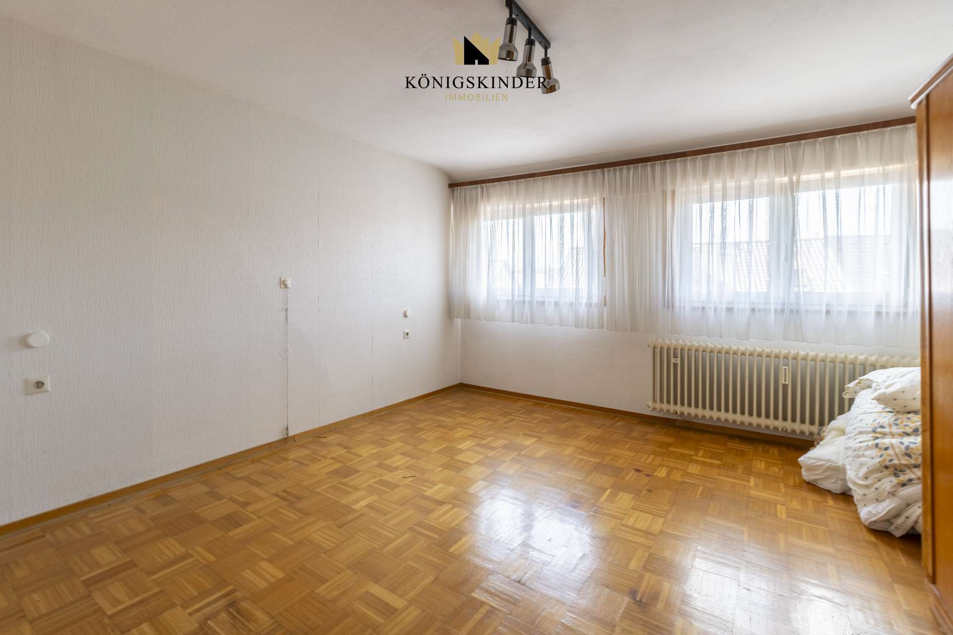 Immobilie in Renningen - Charmantes Zweifamilienhaus mit großem Garten und Potenzial in ruhiger Lage von Renningen-Malmsheim - Bild 1