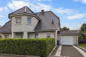 Modernes Einfamilienhaus mit Wintergarten, gepflegtem Garten, Photovoltaikanlage und E-Ladestation i – Die vollständige Adresse der Immobilie erhältst du vom Anbieter., 27578 Lehe, Bremerhaven – Vorschaubild 2