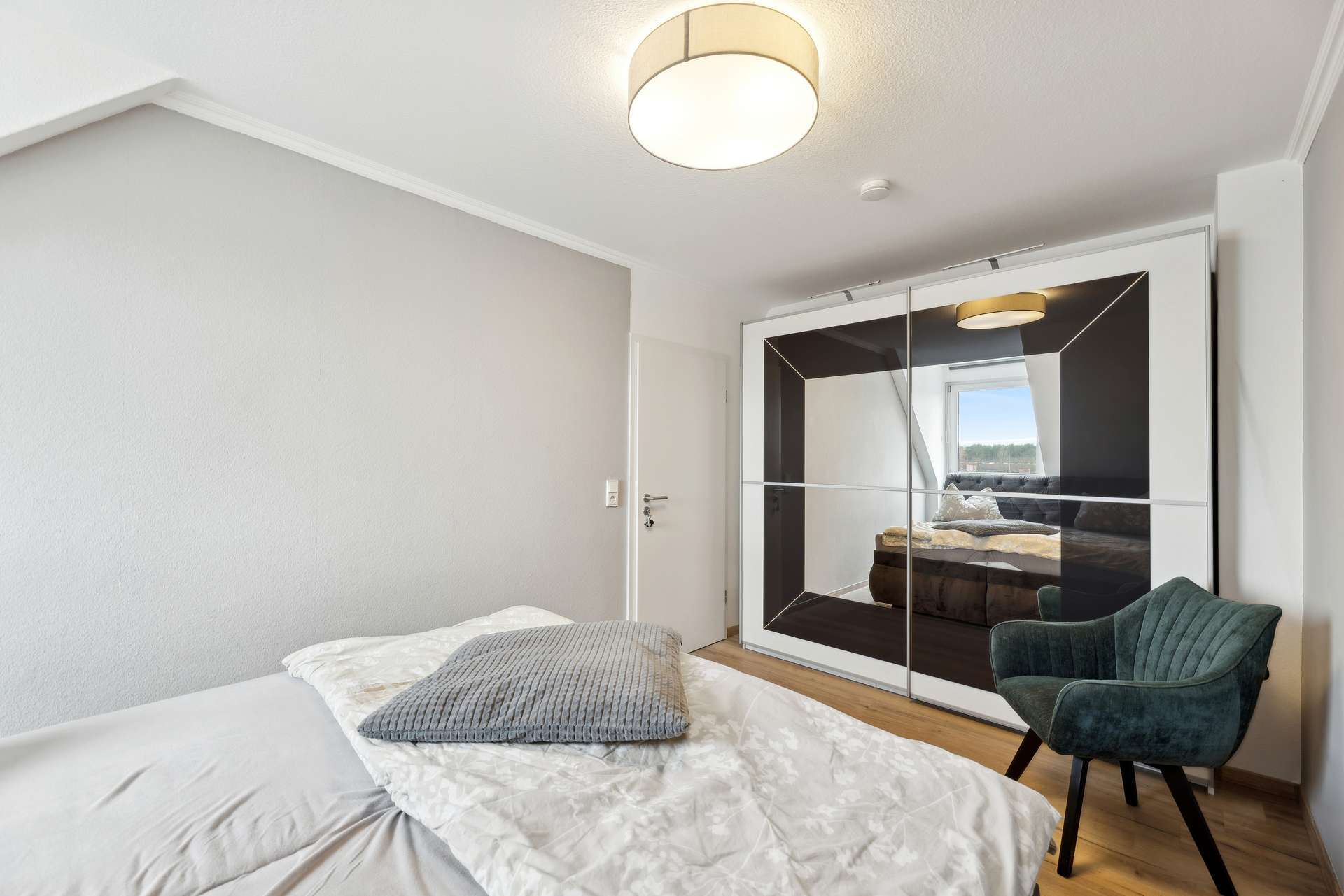 Immobilie in Röttenbach - Schicke 4-Zimmer Maisonette-Wohnung (2. OG u. DG) in Ortsrandlage von Röttenbach! - Bild 4