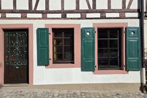 Helle EG-Wohnung mit separatem Eingang und neuer EBK und modernem Bad