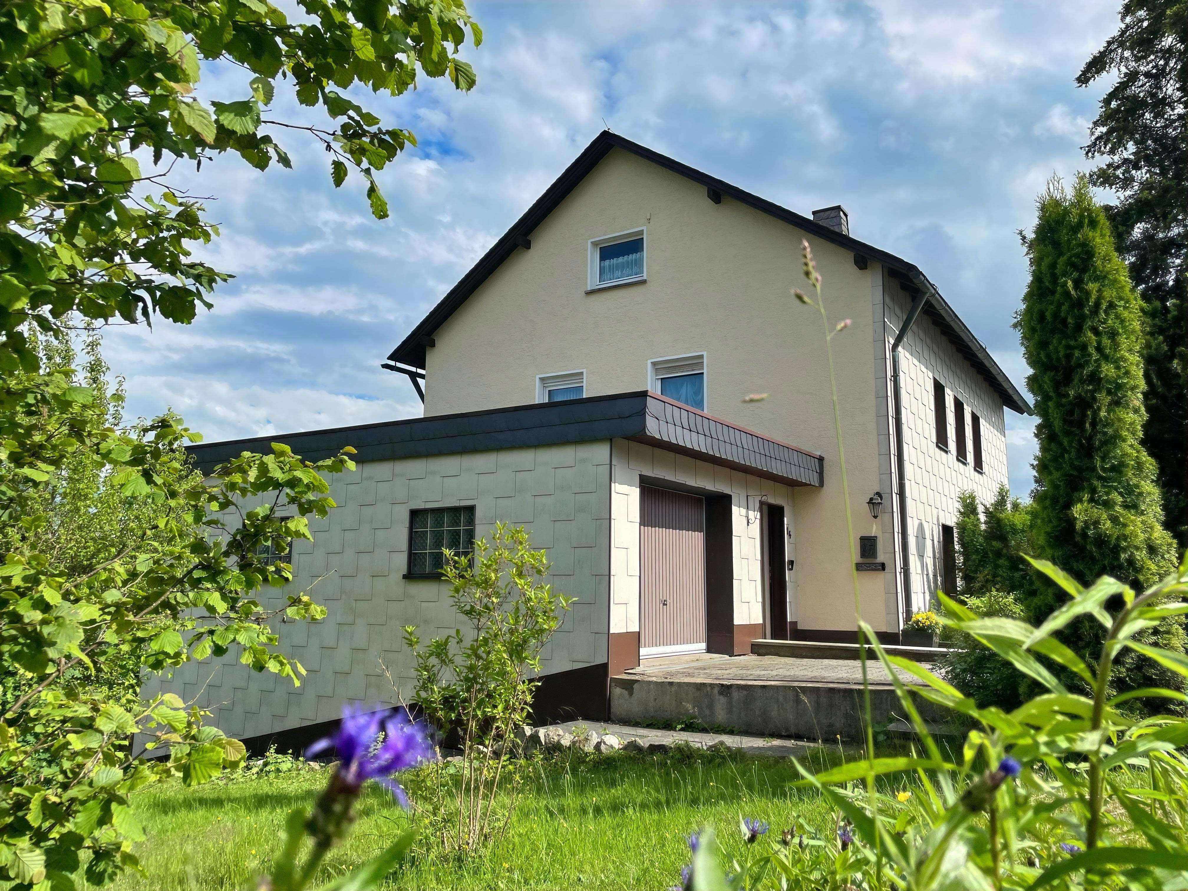 Zweifamilienhaus auf großem Grundstück in Geroldsgrün, Hof Kreis – Bild 3