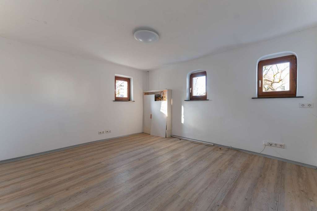 Immobilie in Dettenhausen - Einfamilienhaus mit Potenzial – Verwirklichen Sie Ihren Wohntraum in Dettenhausen - Bild 1