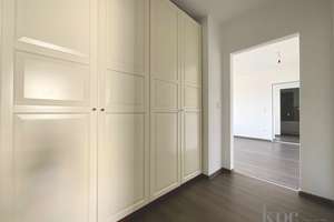 Gauting! Ganz oben! Stilvolle, modernisierte 4-Raum-Wohnung mit Sonnenbalkon u. Einbauküche! – Die vollständige Adresse der Immobilie erhältst du vom Anbieter., 82131 Gauting – Vorschaubild 6