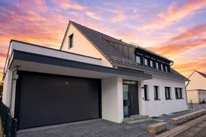 Mehrfamilienhaus in Weissach: 3 Wohneinheiten, Energieeffizienz A, Wärmepumpe, PV-Anlage. – Die vollständige Adresse der Immobilie erhältst du vom Anbieter., 71287 Weissach – Vorschaubild 1