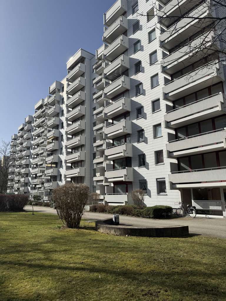 Immobilie in Taufkirchen - ruh., renov. 3 Zimmer + Wohnküche, 2 Balkone, Taufkirchen-West Am Wald, frei Ende 2026 - Bild 1