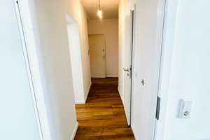 Frisch sanierte 3-Zimmer-Wohnung mit Einbauküche – Bilker Allee 210, 40215 Düsseldorf – Vorschaubild 4