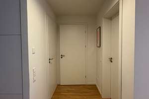 Zollhafen Mainz Erdgeschosswohnung mit Balkon: 2-Zimmer-Apartment in der Mainzer Neustadt – Die vollständige Adresse der Immobilie erhältst du vom Anbieter., 55118 Neustadt, Mainz – Vorschaubild 2