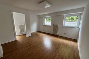 SEHR SCHÖNES EINFAMILIENHAUS MIT STELLPLATZ, DACHTERRASSE UND EINLIEGERWOHNUNG IN KLETTENBERG – Die vollständige Adresse der Immobilie erhältst du vom Anbieter., 50939 Klettenberg, Köln – Vorschaubild 23
