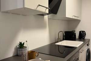 Möbliertes WG-Zimmer mit Balkon am Westkreuz – Die vollständige Adresse der Immobilie erhältst du vom Anbieter., 81243 Aubing-Süd, München – Vorschaubild 2