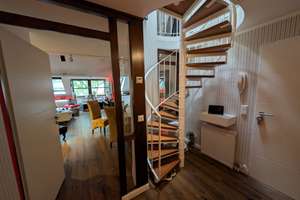 Traumhafte Dachgeschosswohnung mit Balkon in Krefeld Stadtmitte – Die vollständige Adresse der Immobilie erhältst du vom Anbieter., 47798 Stadtmitte, Krefeld – Vorschaubild 2