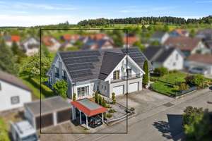 Familienglück - Stilvolle DHH mit Garten, Kamin & Technik auf Top-Niveau – Die vollständige Adresse der Immobilie erhältst du vom Anbieter., 72224 Ebhausen – Vorschaubild 1