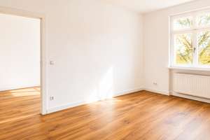 EXKLUSIVE 4-ZIMMERWOHNUNG MIT KAMIN, LOGGIA  &  HOCHWERTIGER SANIERUNG  IN BESTLAGE BERLIN-STEGLITZ – Die vollständige Adresse der Immobilie erhältst du vom Anbieter., 12163 Steglitz, Berlin – Vorschaubild 3